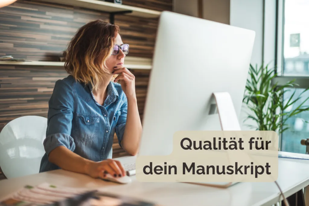 Frau arbeitet konzentriert an einem Computer. Text im Bild: „Qualität für dein Manuskript“.